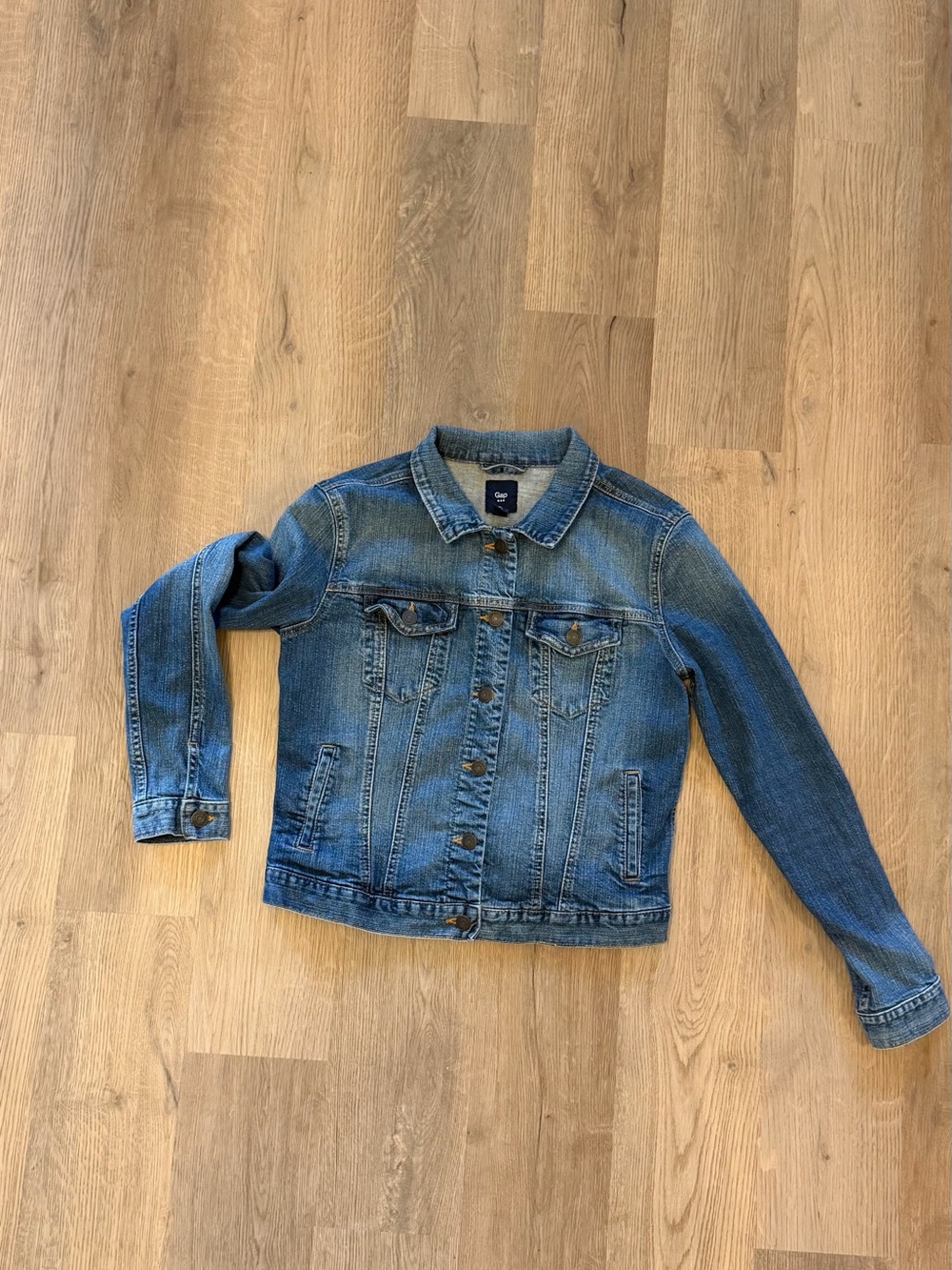 Gap Women’s Medium Stretch Denim Jean Jacket Classic Trucker Medium Wash